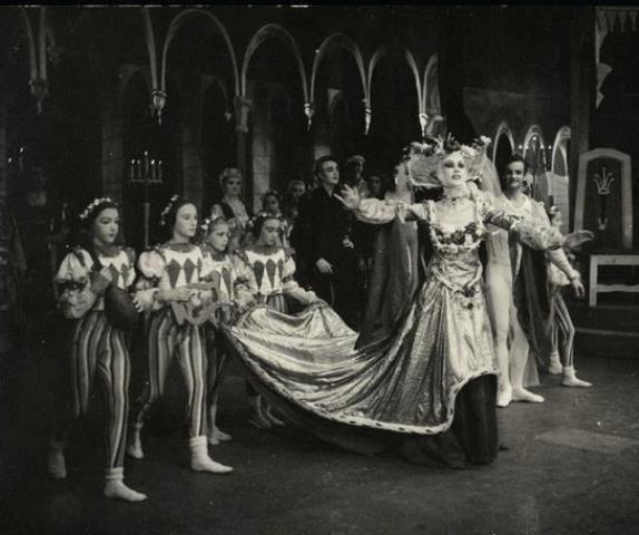 Joyce Graeme as the Queen in Swan Lake, National Theatre Ballet, 1951. Photo Walter Stringer