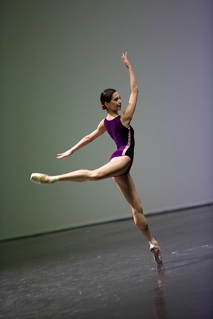 Hannah O'Neill in William Forsythe's Pas./Parts. Photo (c) Sébastien Mathé