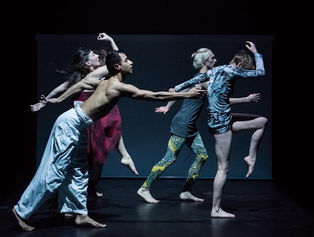 Dancers in Sue Healey's 'On View. Live Portraits', 2015. Photo: Gregory Lorenzutti