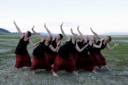 Elizabeth Dalman (centre front) in 'Moon Lake Walking'. Weereewa Festival Lake George. 2010. Photo: Barbie Robinson