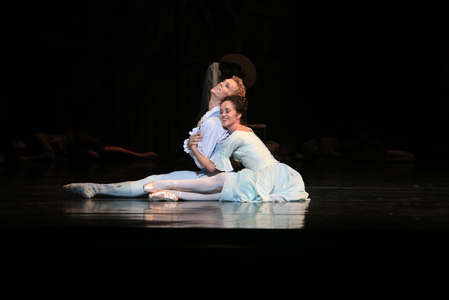 Lucinda Dunn & Adam Bull in 'Manon', the Australian Ballet 2014.