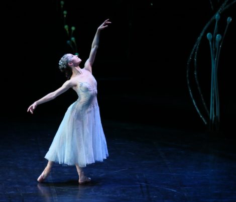 Lucy Green as Titiania in 'A Midsummer Night's Dream'. Royal New Zealand Ballet. Photo Evan Li