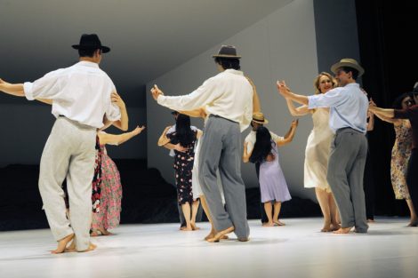 Ensemble, Tanztheater Wuppertal Pina Bausch in 'Masurca Fogo'. Photo: Zerrin Aydin Herwegh