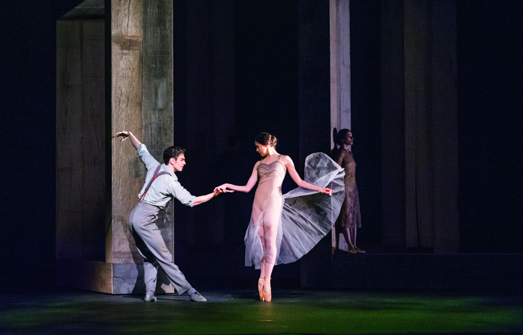 Federico Bonelli and Beatriz Stix-Brunell in 'I am, I was' from 'Woolf Works'. The Royal Ballet, 2015. Photo: © Tristram Kenton