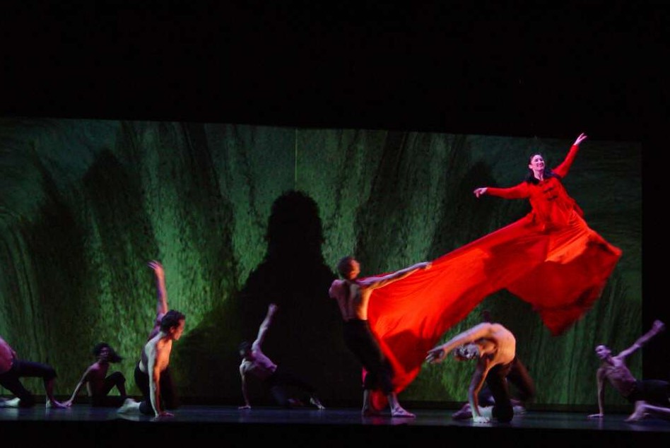 Felicia Palanca as Eliza in Meryl Tankard's 'Wild Swans'. The Australian Ballet, 2003. Photo © Regis Lansac
