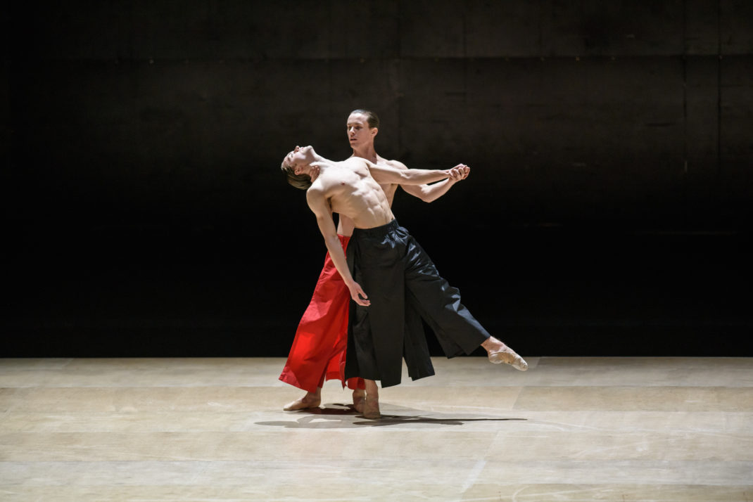 Royal Ballet artists in 'Obsidian Tear'. © ROH, 2016. Photo: Bill Cooper