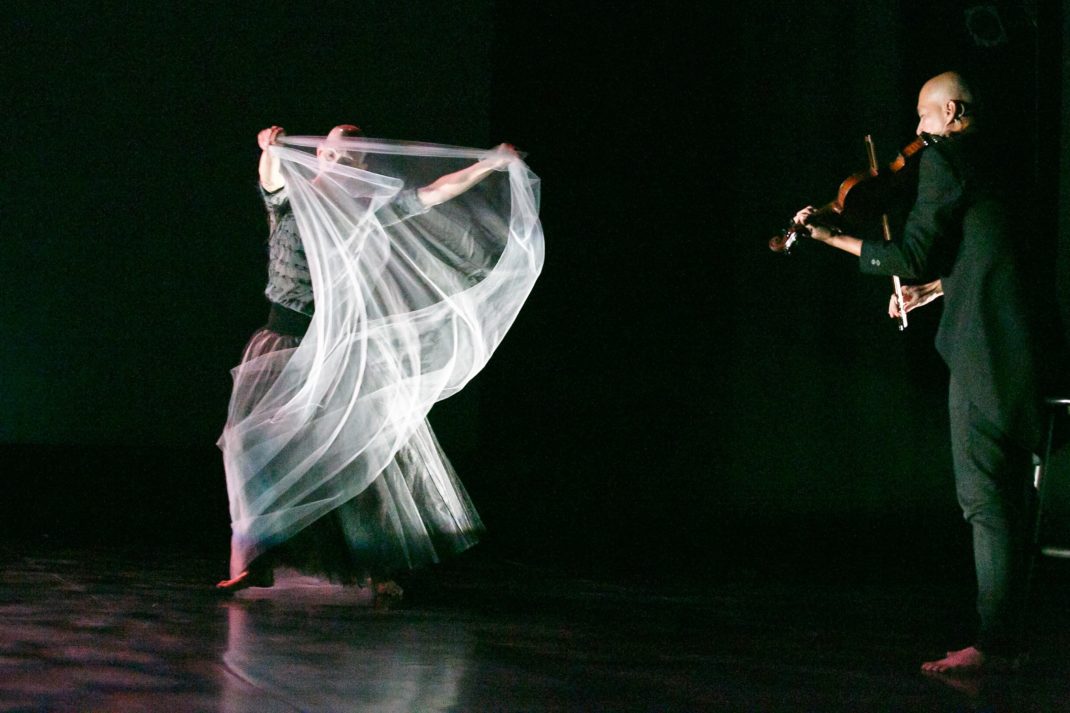 Anca Frankenhaueser & Kailin Yong in MIST, 2018. Photo: © Art Atelier Photography