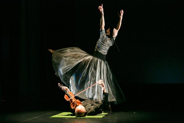 Anca Frankenhaueser & Kailin Yong in MIST, 2018. Photo: © Art Atelier Photography