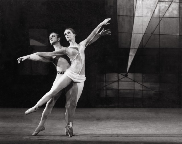 June Greenhalgh & Russell Kerr in Prismatic Variations.Choreographed by Russell Kerr and Poul Gnatt. New Zealand Ballet 1960