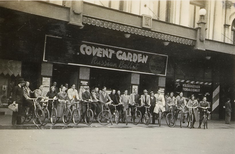 Covent Garden Russian Ballet, Her Majesty's Theatre Christchurch, 1939. Olivia Spencer Bower photo album, Christchurch Art Gallery