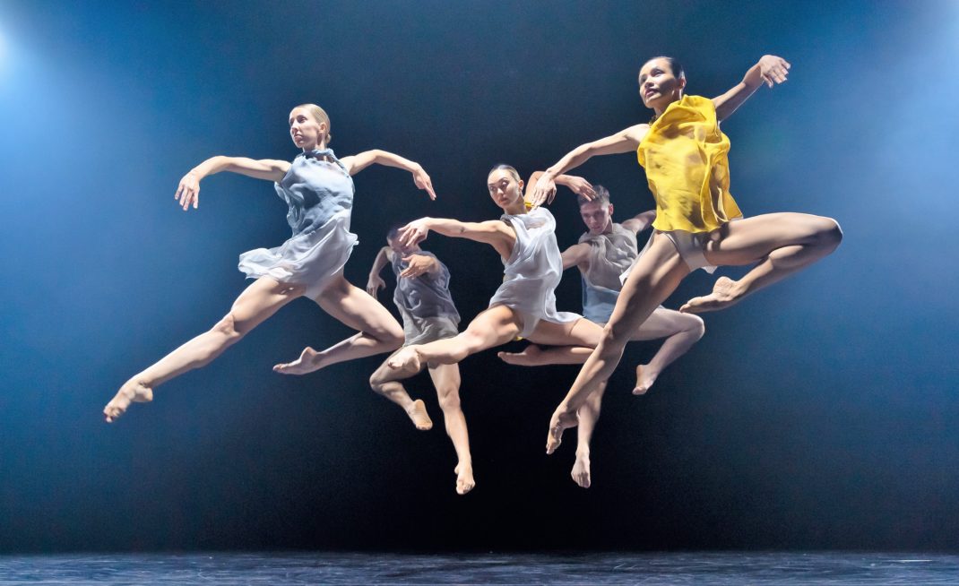 Holly Doyle, Charmene Yap, Chloe Leong, Davide Di Giovanni. and Riley Fitzgeralnd in Rafael Bonachela's 'Cinco'. Sydney Dance Company 2019. Photo: © Wendell Teodoro