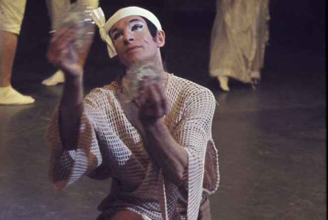 Alan Alder as Hakuryo in Robert Helpmann's 'Yugen'. The Australian Ballet 1965. Photo: Walter Stringer
