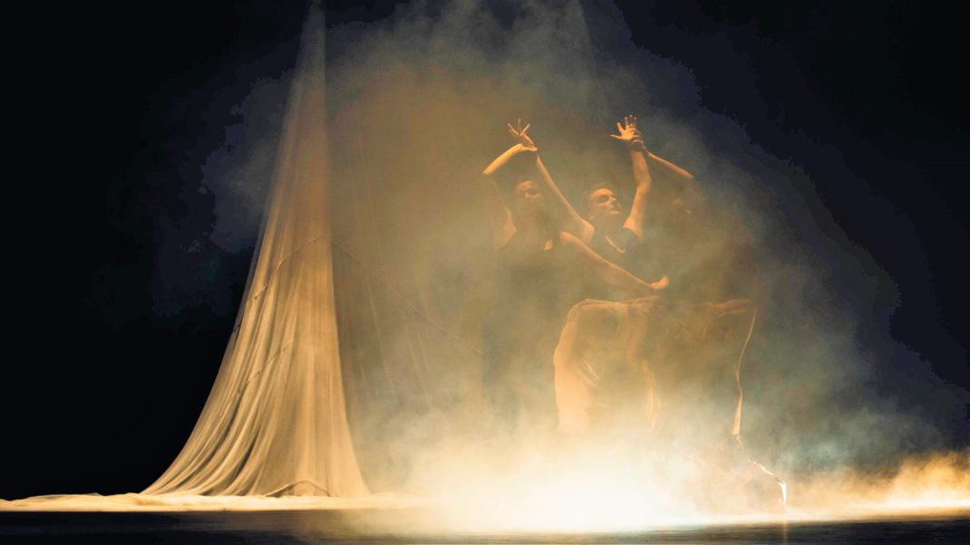 Scene from Orchids. Foster Dance Group, 2019Photo: © Jocelen Janon