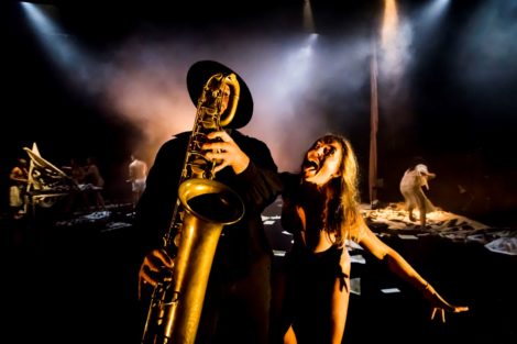 Lucien Johnson as The Musician with Katie Rudd as a Choreomanic Strasbourg 1518. Borderline Arts Ensemble, 2020. Photo: © Philip Merry