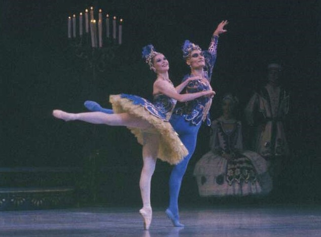 David McAllister and Liz Toohey in the Bluebird pas de deux from 'The Sleeping Beauty'. The Australian Ballet, 1984. Photo: Walter Stringer