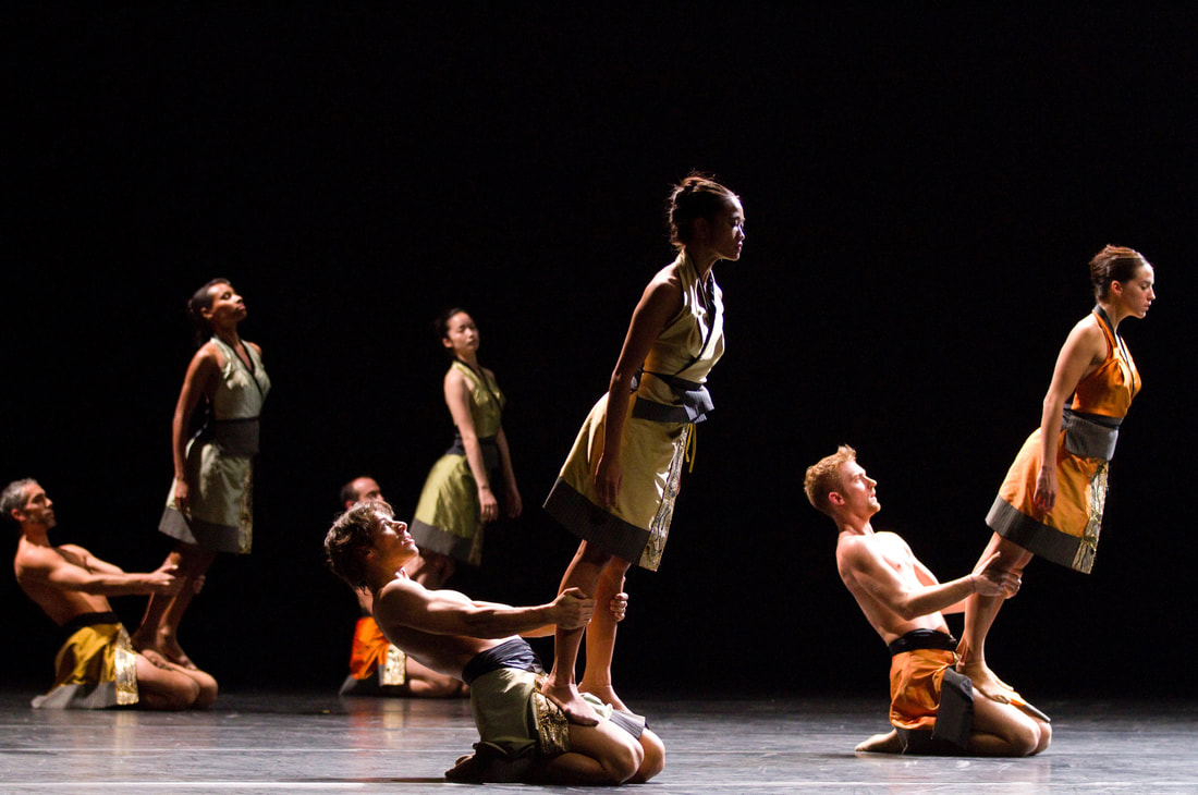 Dancers of the Ballet du grand Théâtre de Genève in Francesco Ventriglia's Transit Umbra, 2010. Photo: © Vincent Lepresle